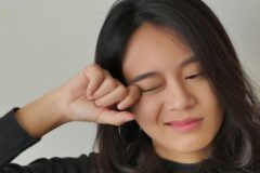 7 Cara Menghilangkan Kebiasaan Pegang Wajah untuk Cegah Virus Corona